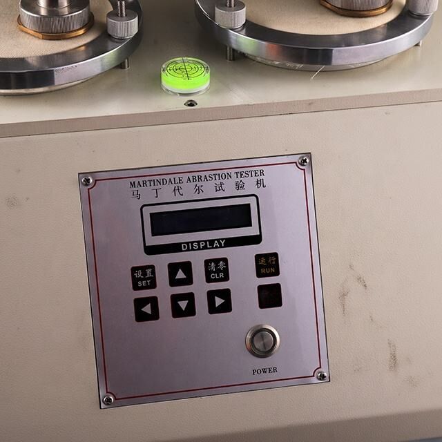 Hoog nauwkeurige Martindale-abrasietester met 8 testkoppen voor naleving van internationale normen