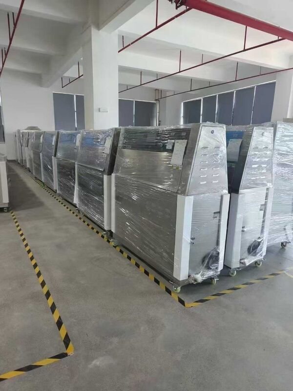 UV Versnelde Verouderingstester voor Rubber Plastic Leer Schoenen met Digitale PID Temperatuurregelaar Weerbestendigheidstestkamer