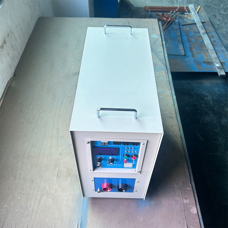 Multifunctionele industriële 15KW inductieverwarmingsmachine Nieuwe frequentiekonversie Elektromagnetische versnellingsbak PLC-lasmachine