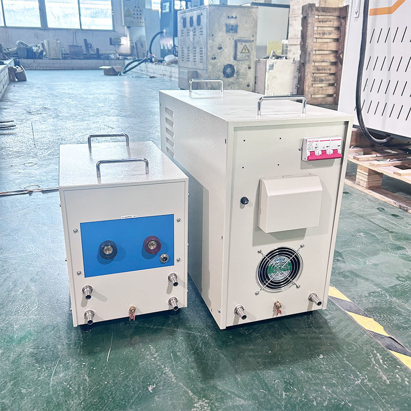 Hoge kwaliteit 25kw draagbare inductieverwarmingsmachine voor metaalwarmtebehandeling 220v met nieuwe motoren pompenmotoren